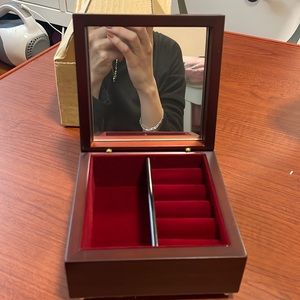 Jewelry box